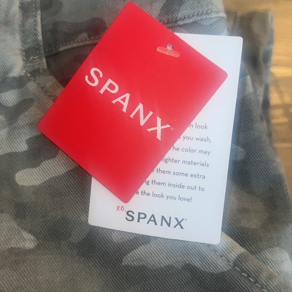 Spanx stretch twill ankle cargo pants - stone wash camo- Brand New With Tags - Picture 12 of 16